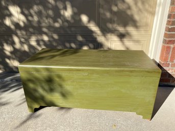 Very Cool Avocado Green Cedar Chest, Farley & Loetscher In Dubuque, Iowa