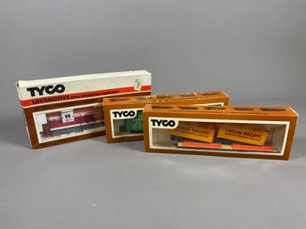 Tyco HO Scale Train Cars And Locomotive, Piggyback, Burlington Northern, Comin Round The Mountain