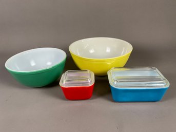 Beautiful Set Of Pyrex Nesting Mixing Bowls And Lidded Refrigerator Dishes