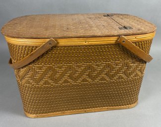 Amazing Vintage, Wove Picnic Basket With Tray, Flatware Holder, & Flatware