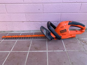 Black  & Decker Electric Corded 22' Hedge Trimmer