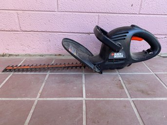 Black & Decker Electric Corded 16' Hedge Trimmer, Model TR1600