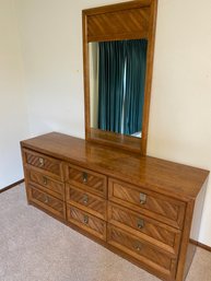 Lovely Bassett Bedroom Dresser With Mirror And 6 Drawers