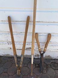 Set Of 3 Lawn Tools Including A Pruner, Hedge Trimmer And Dandelion Weeder