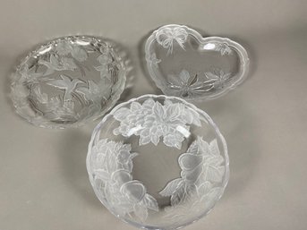 Lot Of Embossed, Decorative Glass Serving Pieces, 1 Bowl And 2 Platters, Hummingbirds, Poinsettias