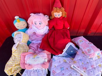Fun Lot Of Soft Body Dolls And Doll Bedding Including A Red Riding Hood Doll With Granny And Wolf