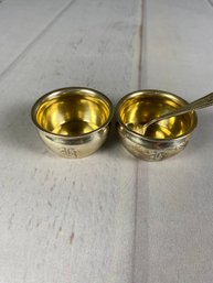 Pair Of Adorable, Small Sterling Silver Bowls Or Salt Cellars & Spoon, National Silver Company (39 Grams)