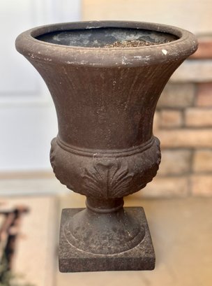 Roman Style Resin Urn 1 Of 2