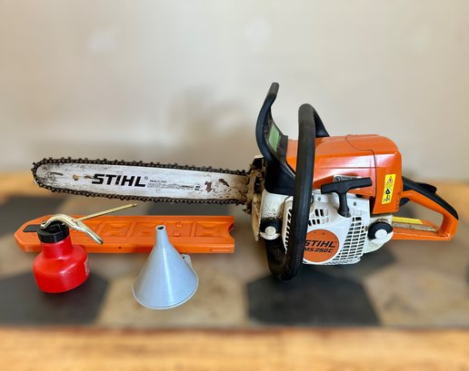 Stihl MS 250c 18in Chainsaw W/ Oil Can & Funnel