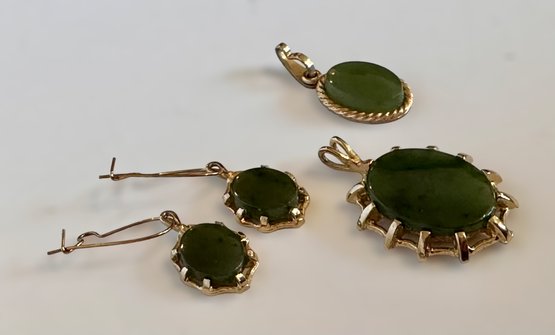 Beautiful Collection Of Jade Pendents And Earrings