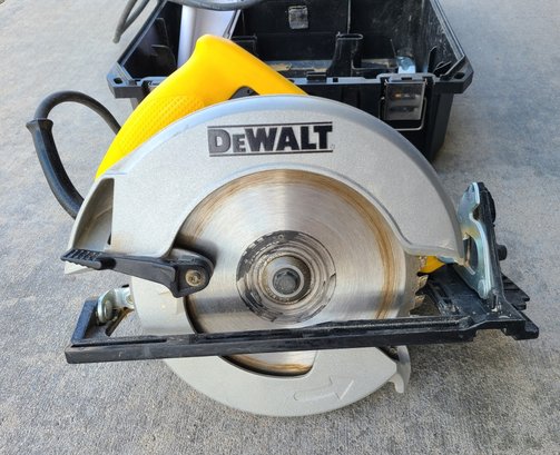 DeWALT Electric Circular Saw