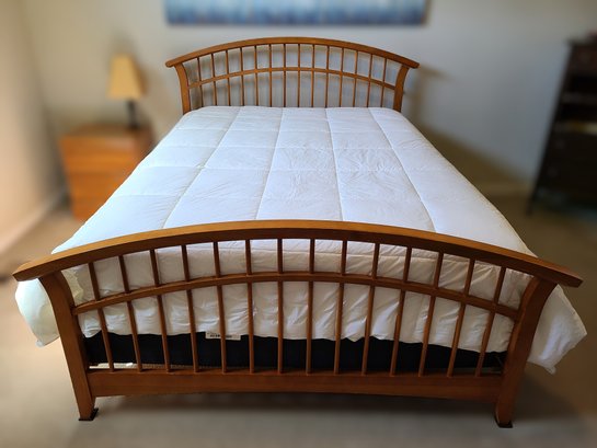 Beautiful Queen Wood Bed Frame And Mattress W/ Linens