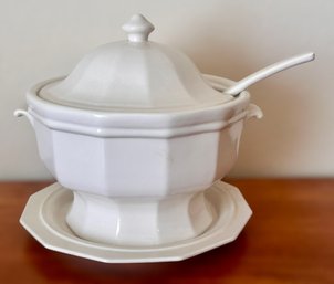 Pfaltzgraff Heritage White Soup Tureen Set With Under Plate And Ladle