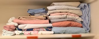 Misc Collection Of Queen Flats And Fitted Sheets