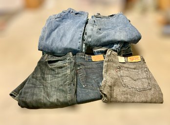 Large Assortment Of Mens Jeans Of Various Sizes W/ Levis & Carhartt