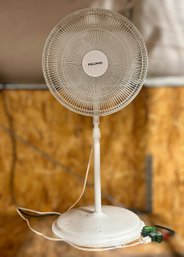 White Pelonis Rotating Fan