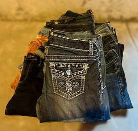 Mixed Assortment Of Jean Between The Sizes Of 27-29