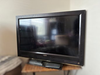 Vizio 32in Tv W/ Remote