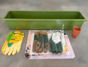 Unused Garden Gloves, Large Flowervegetable Planter And 3 Small Pots. Lot Of  6