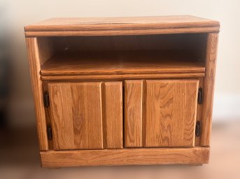 Solid Wood TV Stand With Cabinets For Storage
