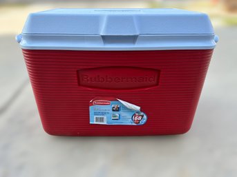 Rubbermaid 68 Can Cooler With A Stain And Odor Resistant Liner
