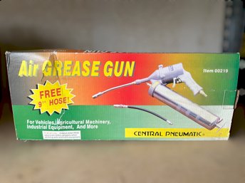 Air Grease Gun With A 9' Hose