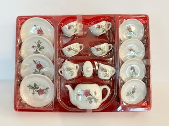 Lovely Vintage Rose Bud 15 Pc Miniature Tea Set In Protective Case