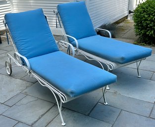 Set Of 2 Chaise Lounge With Cushions