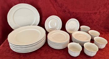 Set Of 33 Villory & Boch Manoir Porcelain Dinnerware