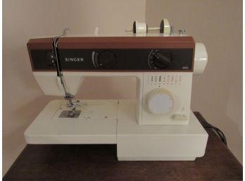 Singer Sewing Machine 5525