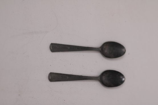 Pair Of Vintage Silver-Toned Teaspoons With Classic Linear Patterns