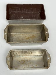 Set Of Vintage Metal Baking Loaf Pans  Rustic Charm For Bakers And Collectors