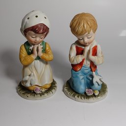 Pair Of Praying Children Vintage Figurines