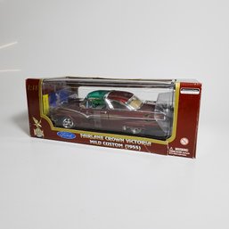 1955 Ford Fairlane Crown Victoria Purple 1/18 Road Legends