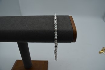 Sophisticated Faux Pearl Necklace With Silver-Tone Accents - Elegant Accessory For All Occasions