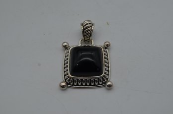 Elegant Vintage Black Stone Pendant With Silver Frame - A Classic Jewelry Piece