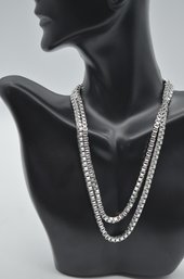 Sleek Silver-Toned Chain Necklace - A Modern Fashion Statement