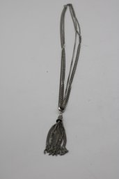 Charming Vintage-Style Metal Tassel Necklace - Fashionable Retro Elegance