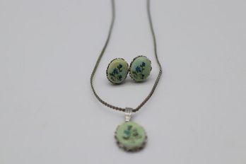 Vintage-Style Floral Patterned Pendant Necklace And Earring Set  Timeless Fashion Ensemble