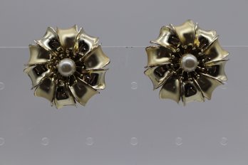 Vintage-Inspired Gold-Tone Floral Clip-on Earrings With Faux Pearl Centers