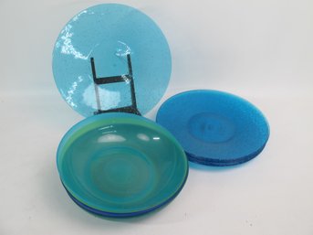 Set Of 6 Blue Bubble Plates & 4 Colorful Plastic Bowls