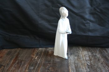 Lladro Figurine Girl In Night Gown With Candle