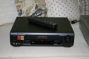 Sony VHS Video Cassette Recorder Model SLV-N60 With Remote