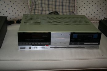 Hitachi AM-FM Stereo Tuner Amplifier Model HTA-4F