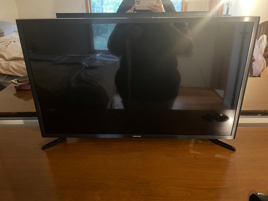 Samsung 30 Inch Flat Screen TV