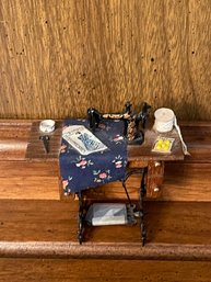 Miniature Singer Sewing Machine Statue (doll House Furniture)