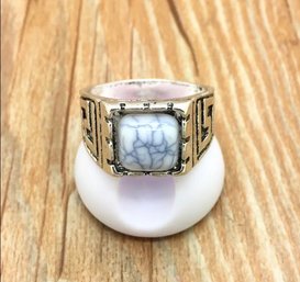 New Chunky Ring White Cracked Design Size 8