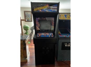 Working! Vintage Asteroids Arcade Machine - Currently Set For Free Play - Super Fun!