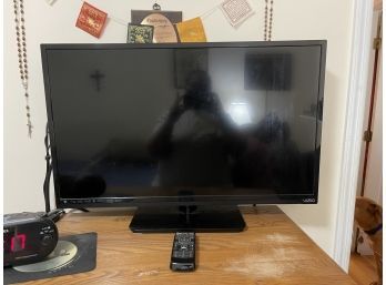 32 In Vizio Flat Screen TV With Remote