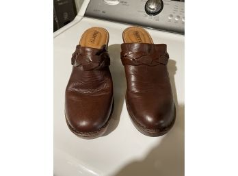 Barn Clogs Size 9m